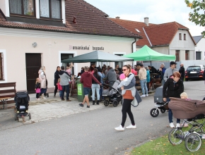 Zóna pro děti - malování na obličej, tvořivé dílničky, skákací hrad Coca-Cola