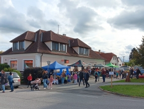 Zóna pro děti - malování na obličej, tvořivé dílničky, skákací hrad Coca-Cola