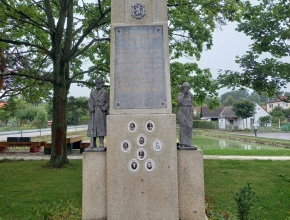 Pohled na pomník